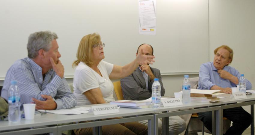 Los tres ponentes invitados: Anna Balletbò, Ramón Tamames y Jorge Verstrynge, con el moderador, Marcel Mauri